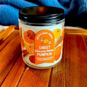 Bath & Body Works 7 oz single wick candle - Sweet Cinnamon Pumpkin